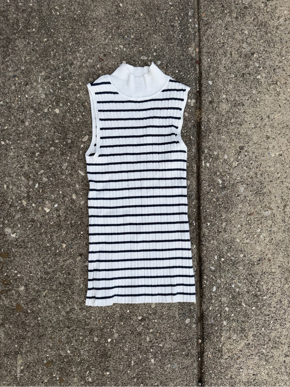 Sleeveless Mock Neck Ribbed Stripe Top - White & navy